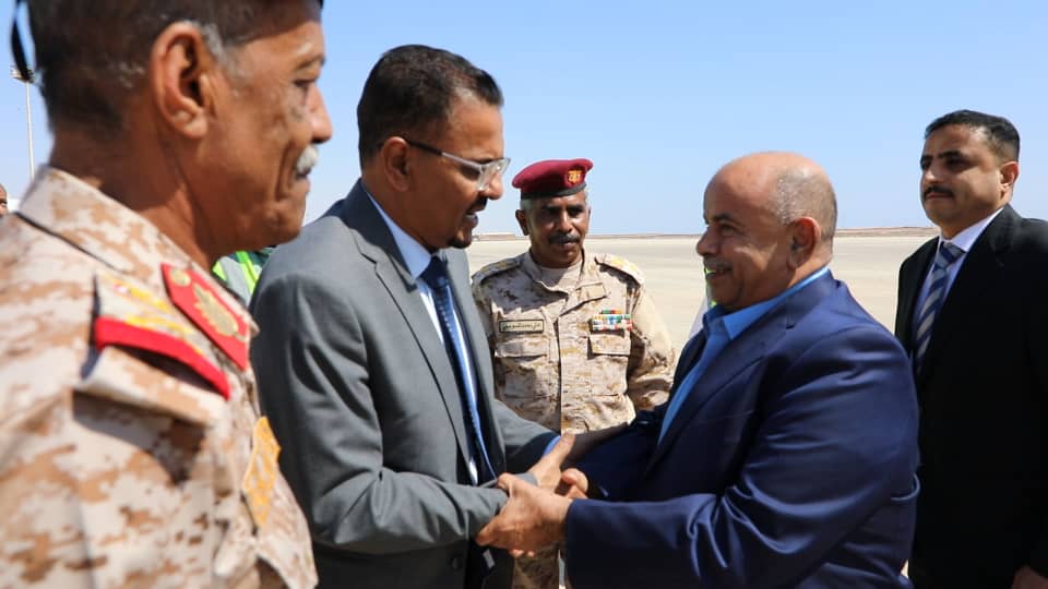 محافظ حضرموت يصل المكلا بعد أدائه اليمين الدستورية أمام فخامة رئيس مجلس القيادة الرئاسي محافظ حضرموت يصل المكلا بعد أدائه اليمين الدستورية أمام فخامة رئيس مجلس القيادة الرئاسي