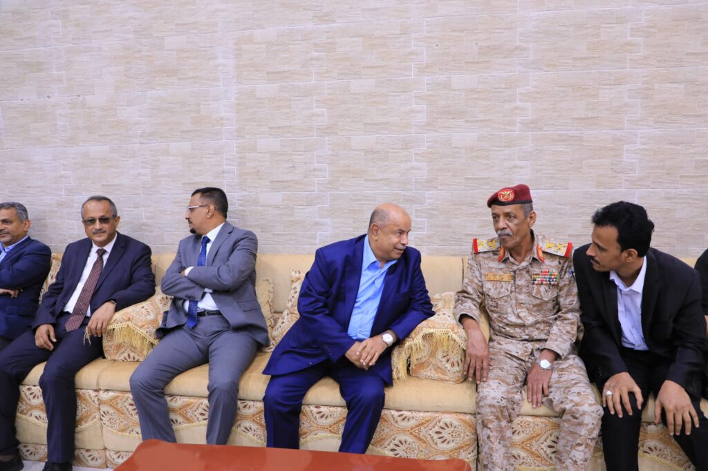 محافظ حضرموت يصل المكلا بعد أدائه اليمين الدستورية أمام فخامة رئيس مجلس القيادة الرئاسي محافظ حضرموت يصل المكلا بعد أدائه اليمين الدستورية أمام فخامة رئيس مجلس القيادة الرئاسي