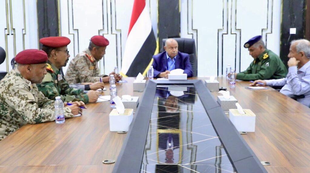 محافظ حضرموت يترأس اجتماعًا للجنة الأمنية بالمحافظة محافظ حضرموت يترأس اجتماعًا للجنة الأمنية بالمحافظة