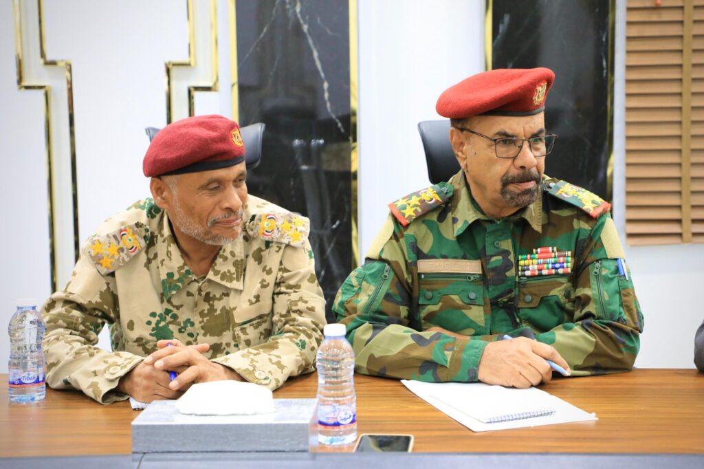 محافظ حضرموت يترأس اجتماعًا للجنة الأمنية بالمحافظة محافظ حضرموت يترأس اجتماعًا للجنة الأمنية بالمحافظة