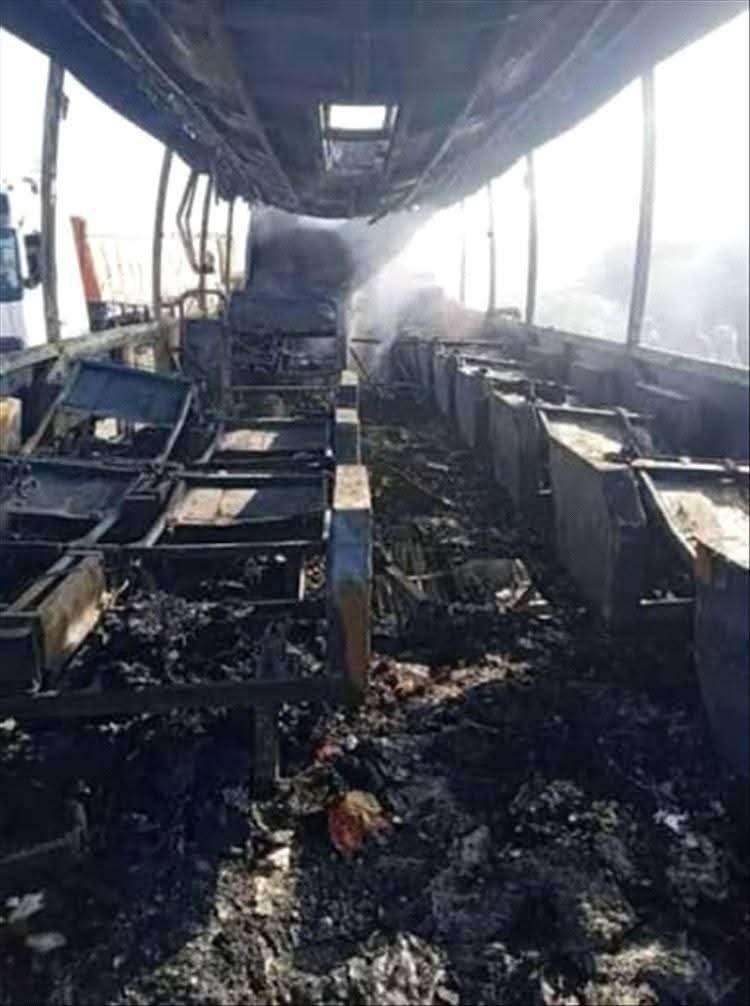 "طريق الموت" في أبين.. الجحيم يلتهم أحلام العائدين وعائلات تفنى في نقيل العرقوب "طريق الموت" في أبين.. الجحيم يلتهم أحلام العائدين وعائلات تفنى في نقيل العرقوب