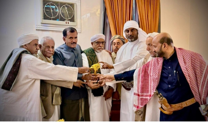 وفد الجمعية اليمنية لرياضات وسباقات الصقور يزور مجلس الشيخ سالم عبدالرحمن باوزير بسيئون وتكريم المُضيف ورجل الأعمال العطاس وفد الجمعية اليمنية لرياضات وسباقات الصقور يزور مجلس الشيخ سالم عبدالرحمن باوزير بسيئون وتكريم المُضيف ورجل الأعمال العطاس