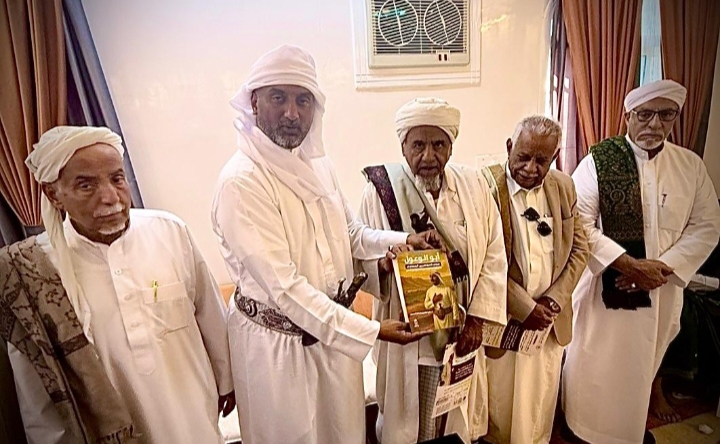 وفد الجمعية اليمنية لرياضات وسباقات الصقور يزور مجلس الشيخ سالم عبدالرحمن باوزير بسيئون وتكريم المُضيف ورجل الأعمال العطاس وفد الجمعية اليمنية لرياضات وسباقات الصقور يزور مجلس الشيخ سالم عبدالرحمن باوزير بسيئون وتكريم المُضيف ورجل الأعمال العطاس