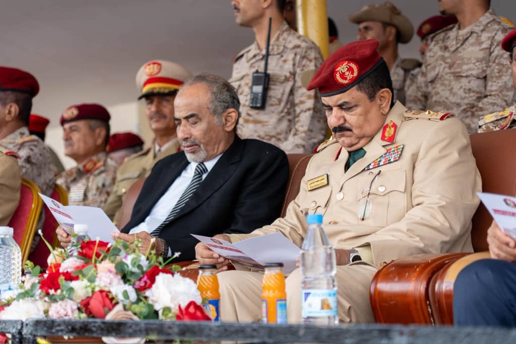 وزير الدفاع يشهد حفل تخرج الدفعة ٥٢ كلية حربية في العاصمة عدن - وزير الدفاع يشهد حفل تخرج الدفعة ٥٢ كلية حربية في العاصمة عدن -