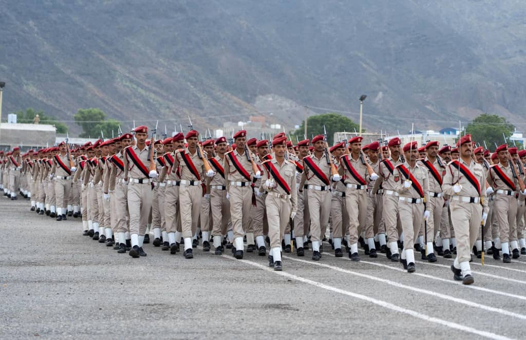 وزير الدفاع يشهد حفل تخرج الدفعة ٥٢ كلية حربية في العاصمة عدن - وزير الدفاع يشهد حفل تخرج الدفعة ٥٢ كلية حربية في العاصمة عدن -