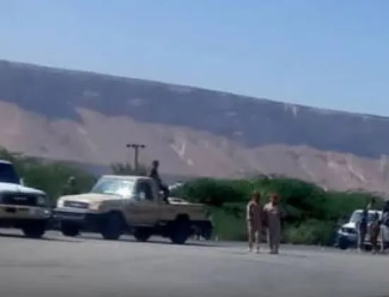 العسكرية الأولى تشن حملة اعتقالات في منطقة الغرف بمديرية تريم - العسكرية الأولى تشن حملة اعتقالات في منطقة الغرف بمديرية تريم -