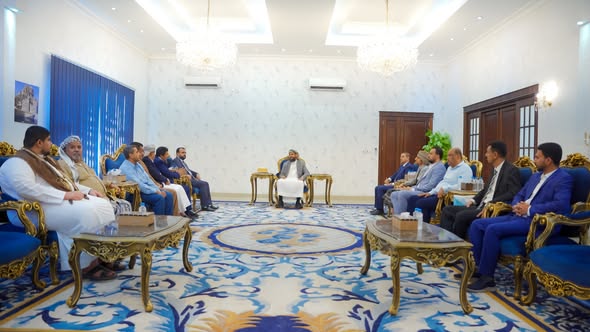 المحرّمي يلتقي قيادات من أبناء المهرة ويؤكد دعم جهود الاستقرار والتنمية بالمحافظة - المحرّمي يلتقي قيادات من أبناء المهرة ويؤكد دعم جهود الاستقرار والتنمية بالمحافظة -