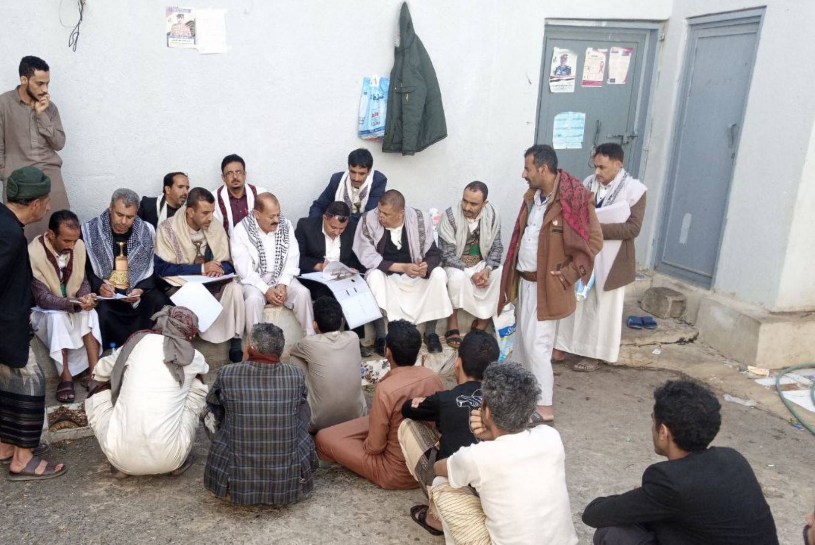 الحوثيون يجندون مئات السجناء في عمران وصعدة مقابل إطلاقهم - الحوثيون يجندون مئات السجناء في عمران وصعدة مقابل إطلاقهم -