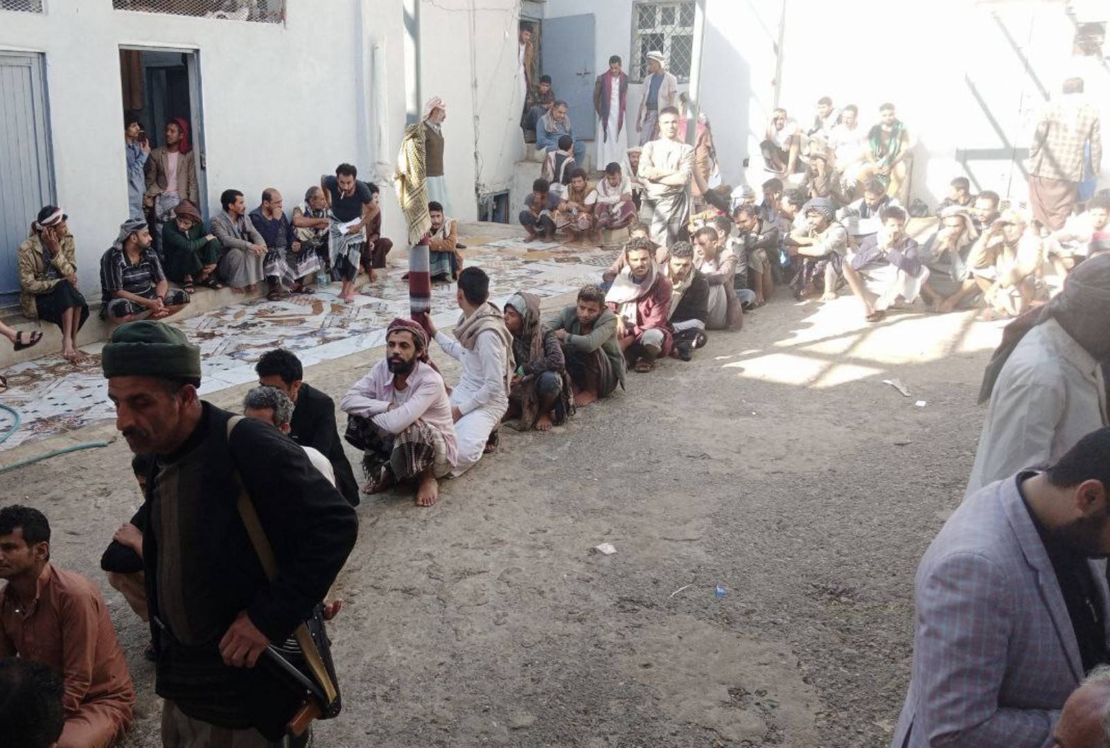 الحوثيون يجندون مئات السجناء في عمران وصعدة مقابل إطلاقهم - الحوثيون يجندون مئات السجناء في عمران وصعدة مقابل إطلاقهم -