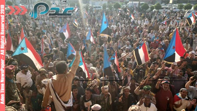 اخبار عدن - عاجل / حشود بالآلاف تملأ ساحة العروض في الاعتصام المطالب باستعادة دولة الجنوب (صور) اخبار عدن - عاجل / حشود بالآلاف تملأ ساحة العروض في الاعتصام المطالب باستعادة دولة الجنوب (صور)