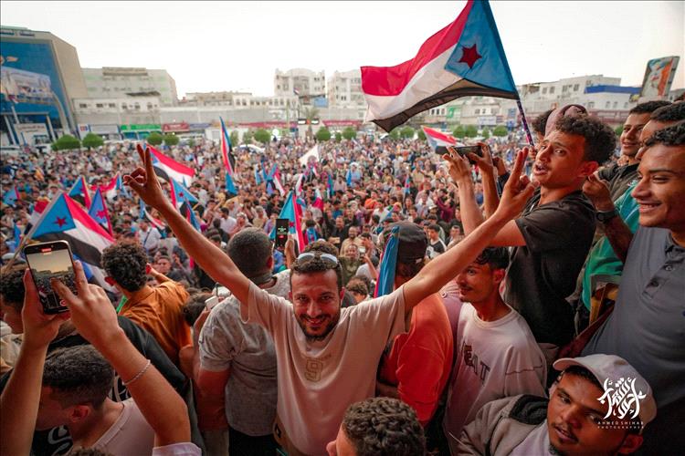 اخبار وتقارير - نجاح فعاليات اليوم الأول للاعتصام المفتوح في العاصمة عدن.. صور اخبار وتقارير - نجاح فعاليات اليوم الأول للاعتصام المفتوح في العاصمة عدن.. صور