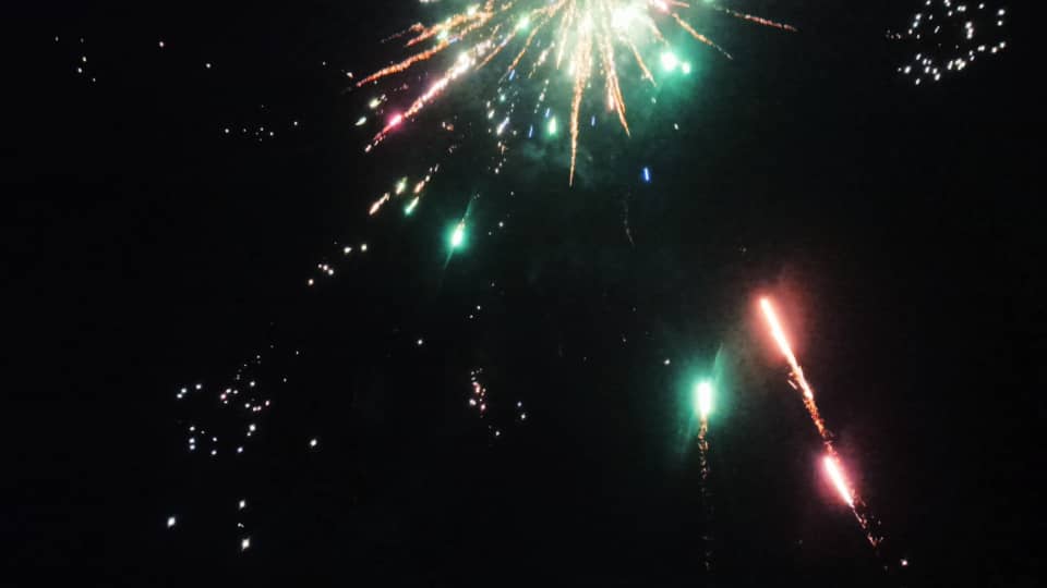 الألعاب النارية تضيء سماء زنجبار احتفاء بانتصارات القوات الجنوبية في وادي وصحراء حضرموت - الألعاب النارية تضيء سماء زنجبار احتفاء بانتصارات القوات الجنوبية في وادي وصحراء حضرموت -