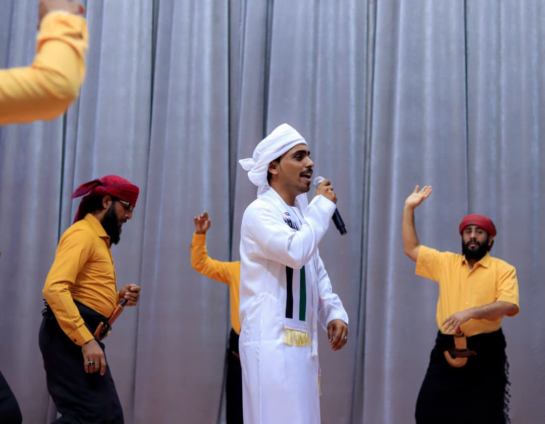 الجبواني والجفري يشهدان الحفل الفني الذي أقيم بمحافظة شبوة بمناسبة الذكرى الـ54 لعيد الاتحاد الاماراتي الجبواني والجفري يشهدان الحفل الفني الذي أقيم بمحافظة شبوة بمناسبة الذكرى الـ54 لعيد الاتحاد الاماراتي