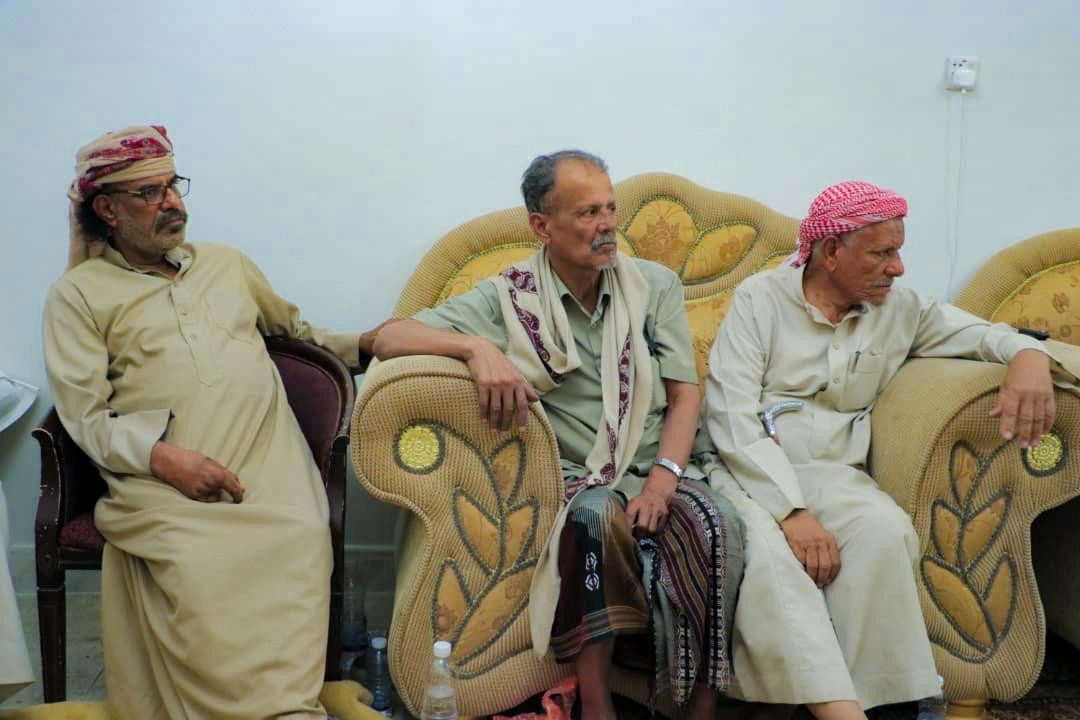 الكثيري يلتقي عدداً من مشايخ وأعيان وادي وصحراء حضرموت ويؤكد أهمية تماسك الجبهة الداخلية الكثيري يلتقي عدداً من مشايخ وأعيان وادي وصحراء حضرموت ويؤكد أهمية تماسك الجبهة الداخلية