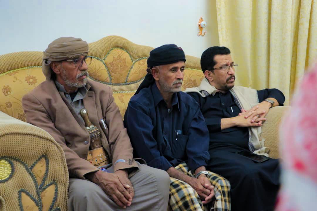 الكثيري يلتقي عدداً من مشايخ وأعيان وادي وصحراء حضرموت ويؤكد أهمية تماسك الجبهة الداخلية الكثيري يلتقي عدداً من مشايخ وأعيان وادي وصحراء حضرموت ويؤكد أهمية تماسك الجبهة الداخلية