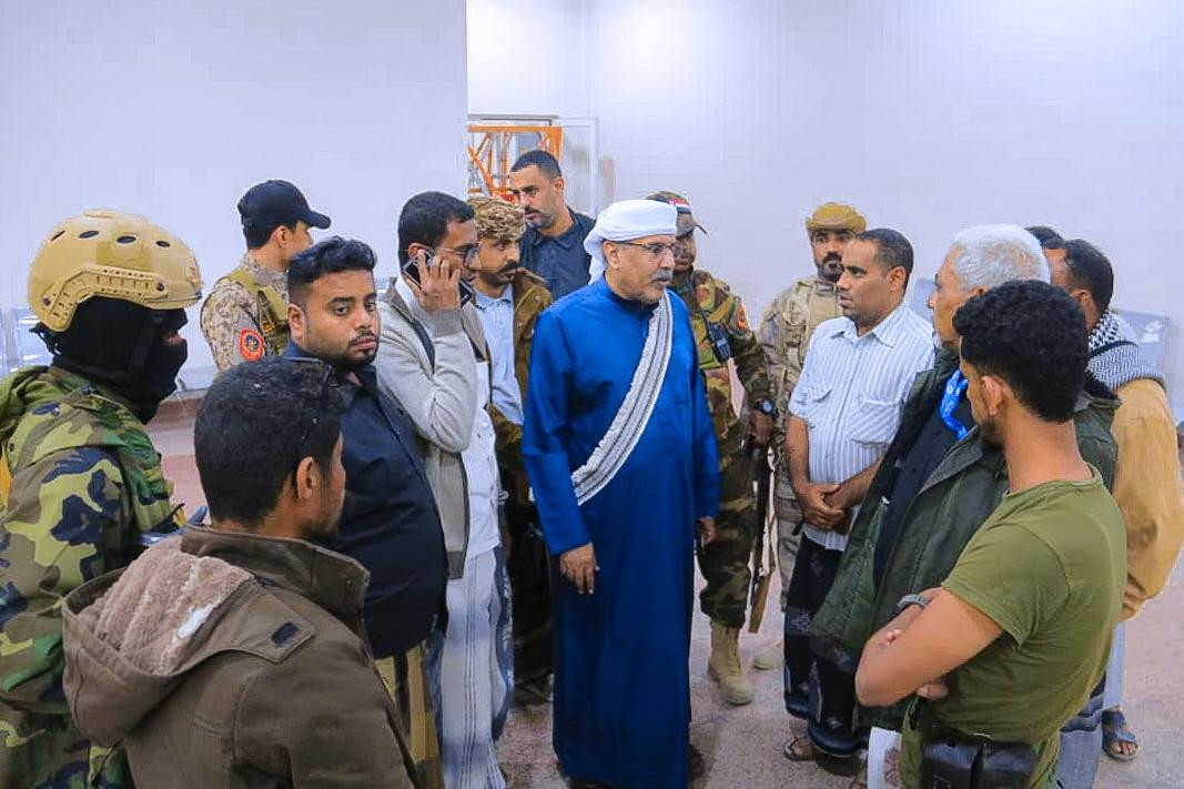 بتوجيهات من الرئيس الزُبيدي.. الكثيري يطّلع على جاهزية مطار سيئون ويؤكد استمرار جهود التأمين بتوجيهات من الرئيس الزُبيدي.. الكثيري يطّلع على جاهزية مطار سيئون ويؤكد استمرار جهود التأمين