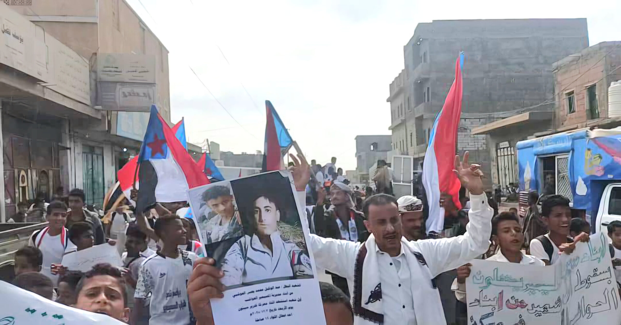 انتقالي المسيمير ينظم مسيرة جماهيرية احتفالًا بانتصارات القوات الجنوبية في حضرموت انتقالي المسيمير ينظم مسيرة جماهيرية احتفالًا بانتصارات القوات الجنوبية في حضرموت