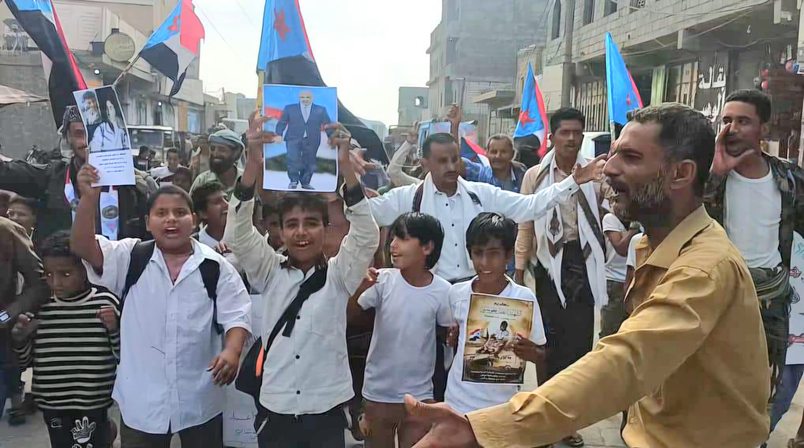 انتقالي المسيمير ينظم مسيرة جماهيرية احتفالًا بانتصارات القوات الجنوبية في حضرموت انتقالي المسيمير ينظم مسيرة جماهيرية احتفالًا بانتصارات القوات الجنوبية في حضرموت