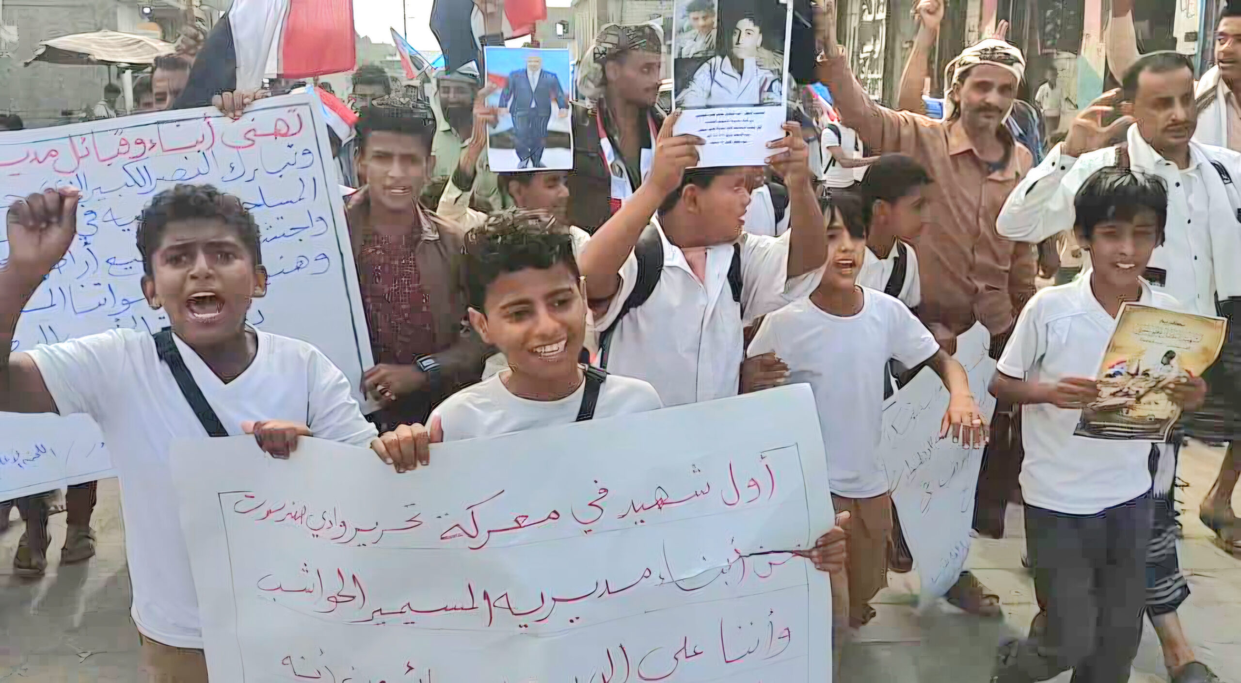 انتقالي المسيمير ينظم مسيرة جماهيرية احتفالًا بانتصارات القوات الجنوبية في حضرموت انتقالي المسيمير ينظم مسيرة جماهيرية احتفالًا بانتصارات القوات الجنوبية في حضرموت