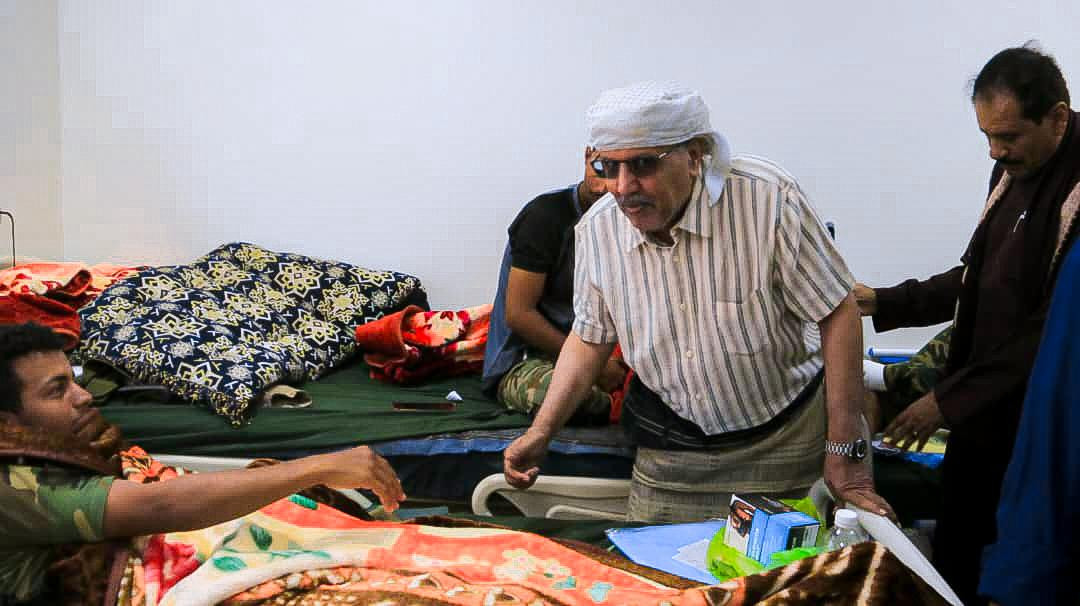 الكثيري يتفقد جرحى القوات المسلحة الجنوبية في مستشفى سيئون العام الكثيري يتفقد جرحى القوات المسلحة الجنوبية في مستشفى سيئون العام