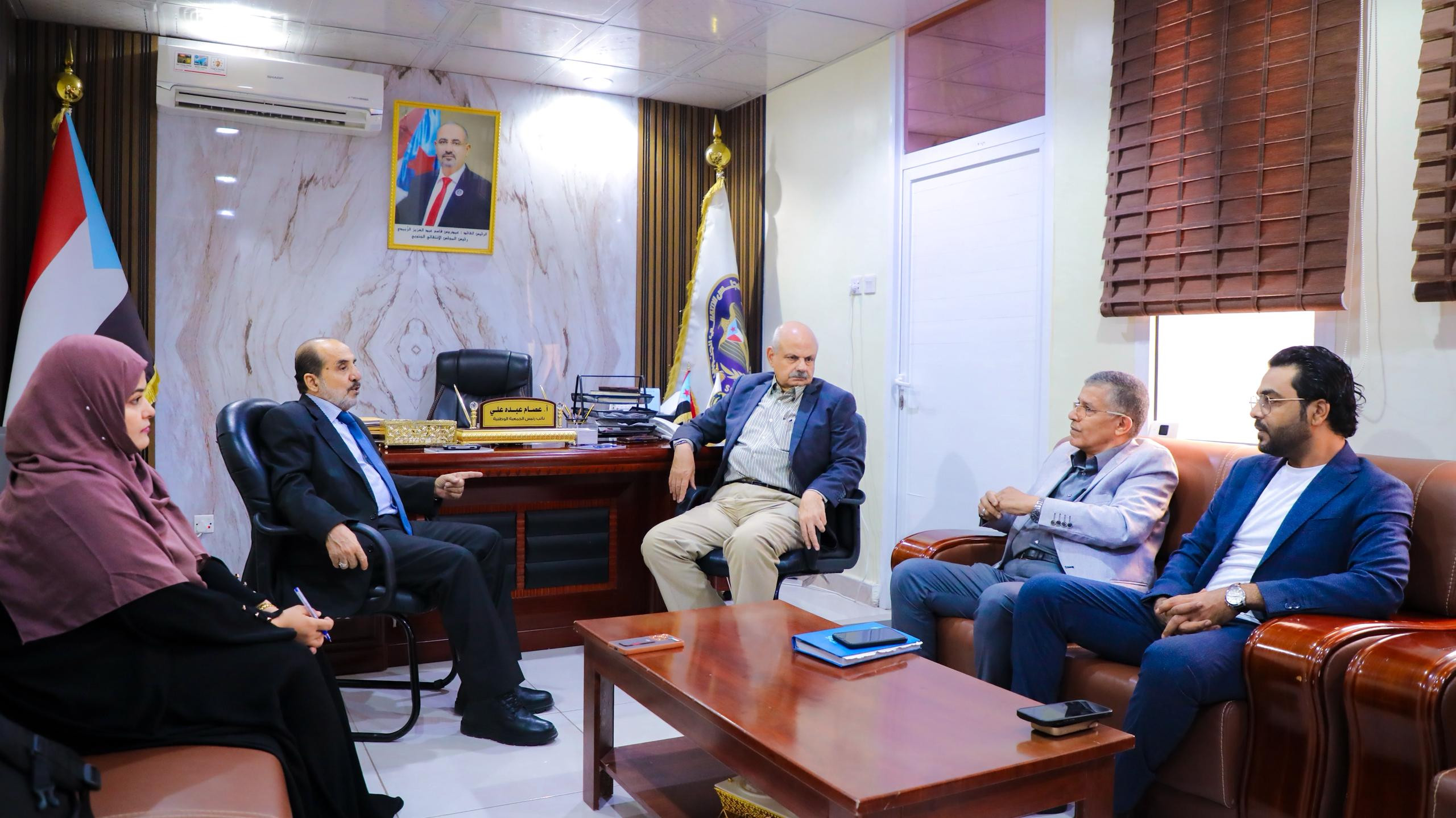 فريق التوجيه والرقابة الرئاسي يناقش خطط وترتيبات النزول الميداني في العاصمة عدن فريق التوجيه والرقابة الرئاسي يناقش خطط وترتيبات النزول الميداني في العاصمة عدن