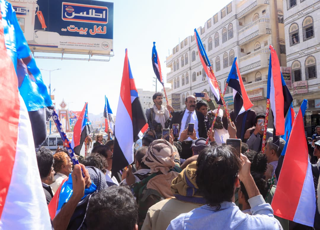 انتقالي عتق ينظم مسيرة جماهيرية احتفالًا بانتصارات القوات الجنوبية في عارين وحضرموت انتقالي عتق ينظم مسيرة جماهيرية احتفالًا بانتصارات القوات الجنوبية في عارين وحضرموت