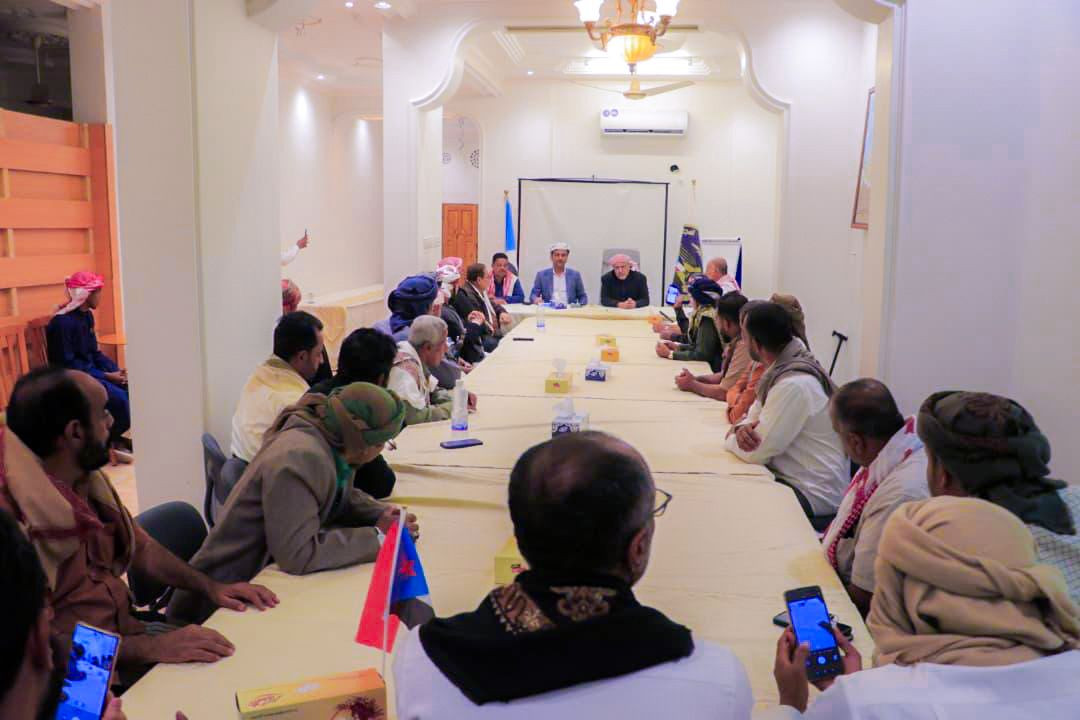 الكثيري يلتقي عدداً من مشايخ ووجهاء قبائل يافع في وادي حضرموت الكثيري يلتقي عدداً من مشايخ ووجهاء قبائل يافع في وادي حضرموت