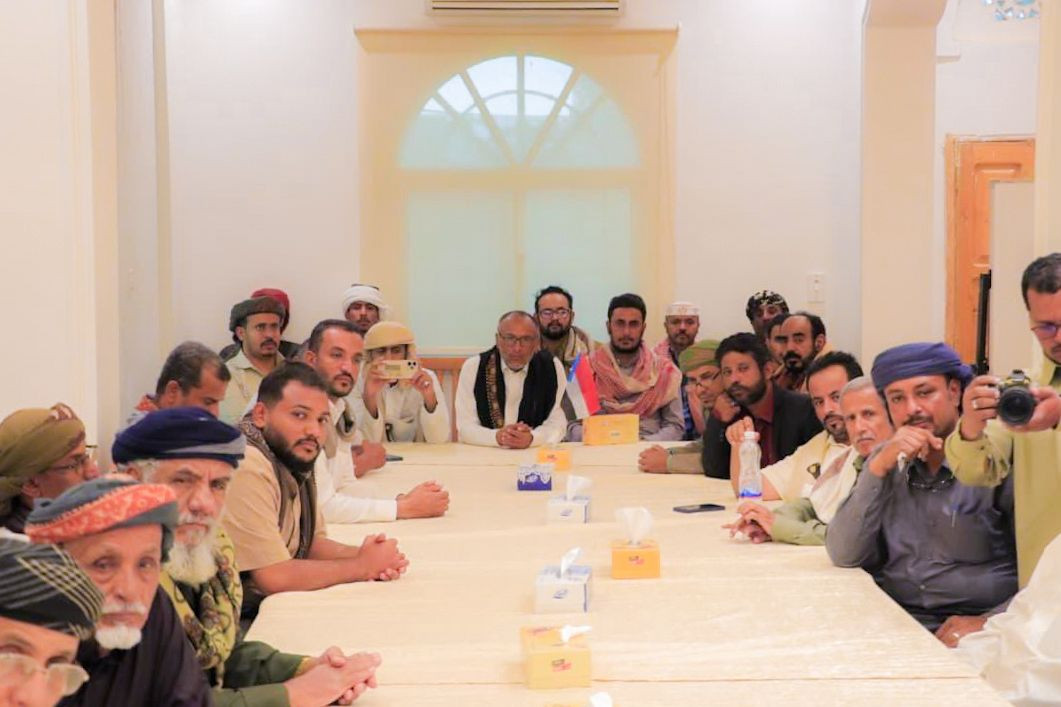 الكثيري يلتقي عدداً من مشايخ ووجهاء قبائل يافع في وادي حضرموت الكثيري يلتقي عدداً من مشايخ ووجهاء قبائل يافع في وادي حضرموت