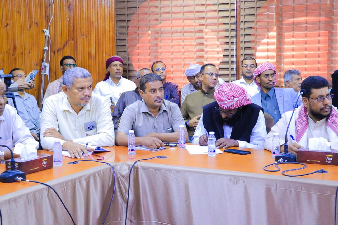 الكثيري يرأس اجتماعًا تنسيقيًا موسّعًا للمكتب التنفيذي بالوادي والصحراء والقيادة المحلية للمجلس الانتقالي الكثيري يرأس اجتماعًا تنسيقيًا موسّعًا للمكتب التنفيذي بالوادي والصحراء والقيادة المحلية للمجلس الانتقالي