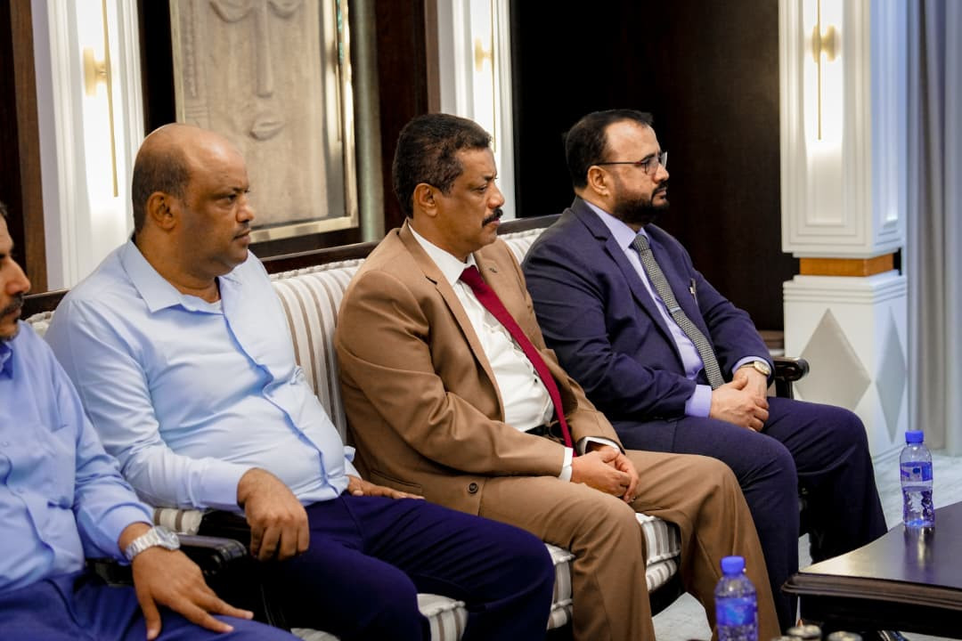 الرئيس الزُبيدي يستقبل وفدًا من أبناء المهرة ويجدد دعمه لتمكين أبناء المحافظة من إدارة شؤونهم الرئيس الزُبيدي يستقبل وفدًا من أبناء المهرة ويجدد دعمه لتمكين أبناء المحافظة من إدارة شؤونهم