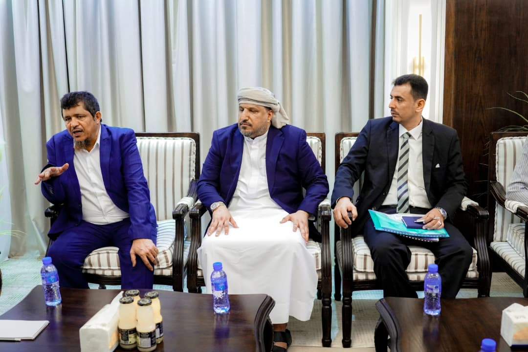 الرئيس الزُبيدي يستقبل وفدًا من أبناء المهرة ويجدد دعمه لتمكين أبناء المحافظة من إدارة شؤونهم الرئيس الزُبيدي يستقبل وفدًا من أبناء المهرة ويجدد دعمه لتمكين أبناء المحافظة من إدارة شؤونهم