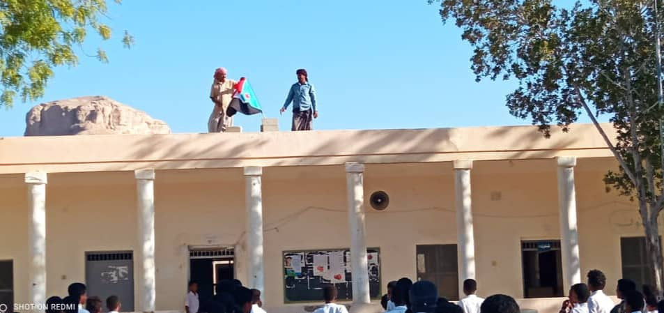 انتقالي تريم يدشن حملة رفع أعلام العلم الوطني الجنوبي في المدارس والمباني الحكومية انتقالي تريم يدشن حملة رفع أعلام العلم الوطني الجنوبي في المدارس والمباني الحكومية