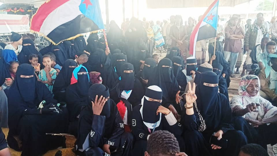 استجابة لدعوة انتقالي أبين.. احتشاد جماهيري واعتصام شعبي بزنجبار يطالب بإعلان دولة الجنوب العربي استجابة لدعوة انتقالي أبين.. احتشاد جماهيري واعتصام شعبي بزنجبار يطالب بإعلان دولة الجنوب العربي
