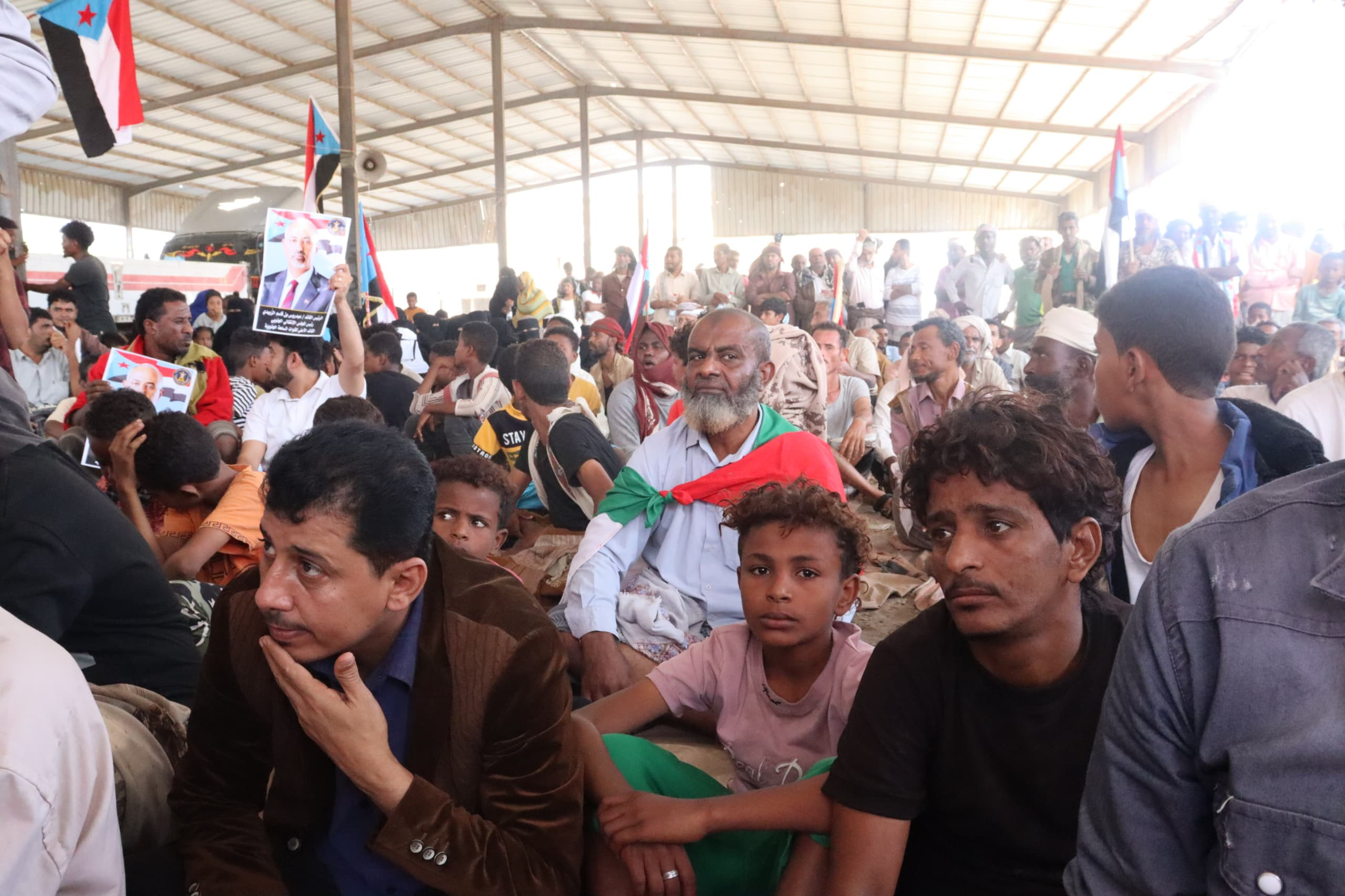 استجابة لدعوة انتقالي أبين.. احتشاد جماهيري واعتصام شعبي بزنجبار يطالب بإعلان دولة الجنوب العربي استجابة لدعوة انتقالي أبين.. احتشاد جماهيري واعتصام شعبي بزنجبار يطالب بإعلان دولة الجنوب العربي