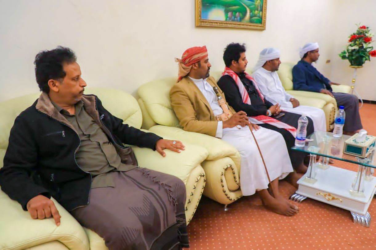 الكثيري يستقبل وفدًا من مقادمة ومشايخ ووجهاء قبيلة بني تميم الكثيري يستقبل وفدًا من مقادمة ومشايخ ووجهاء قبيلة بني تميم