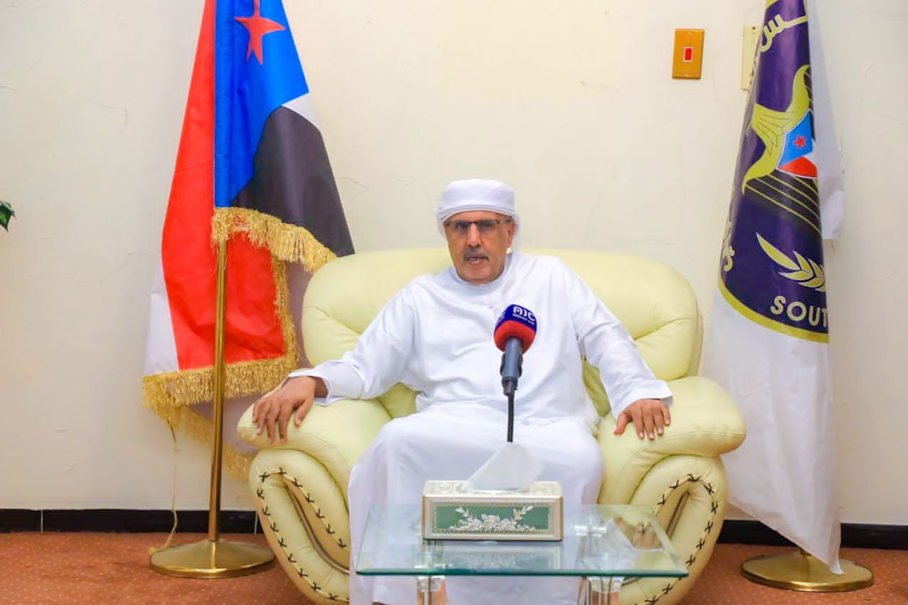 الكثيري يستقبل وفدًا من مقادمة ومشايخ ووجهاء قبيلة بني تميم الكثيري يستقبل وفدًا من مقادمة ومشايخ ووجهاء قبيلة بني تميم