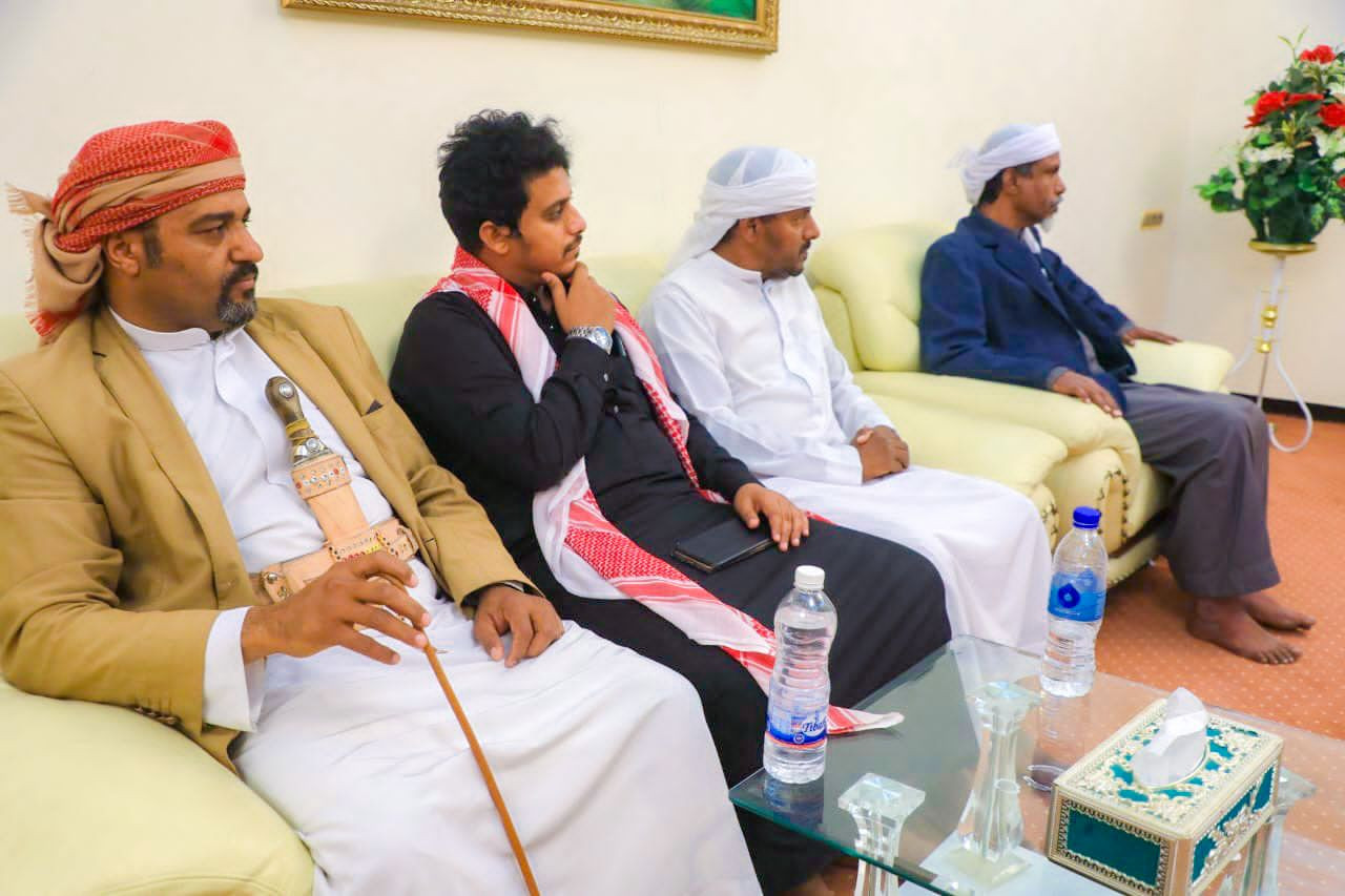 الكثيري يستقبل وفدًا من مقادمة ومشايخ ووجهاء قبيلة بني تميم الكثيري يستقبل وفدًا من مقادمة ومشايخ ووجهاء قبيلة بني تميم