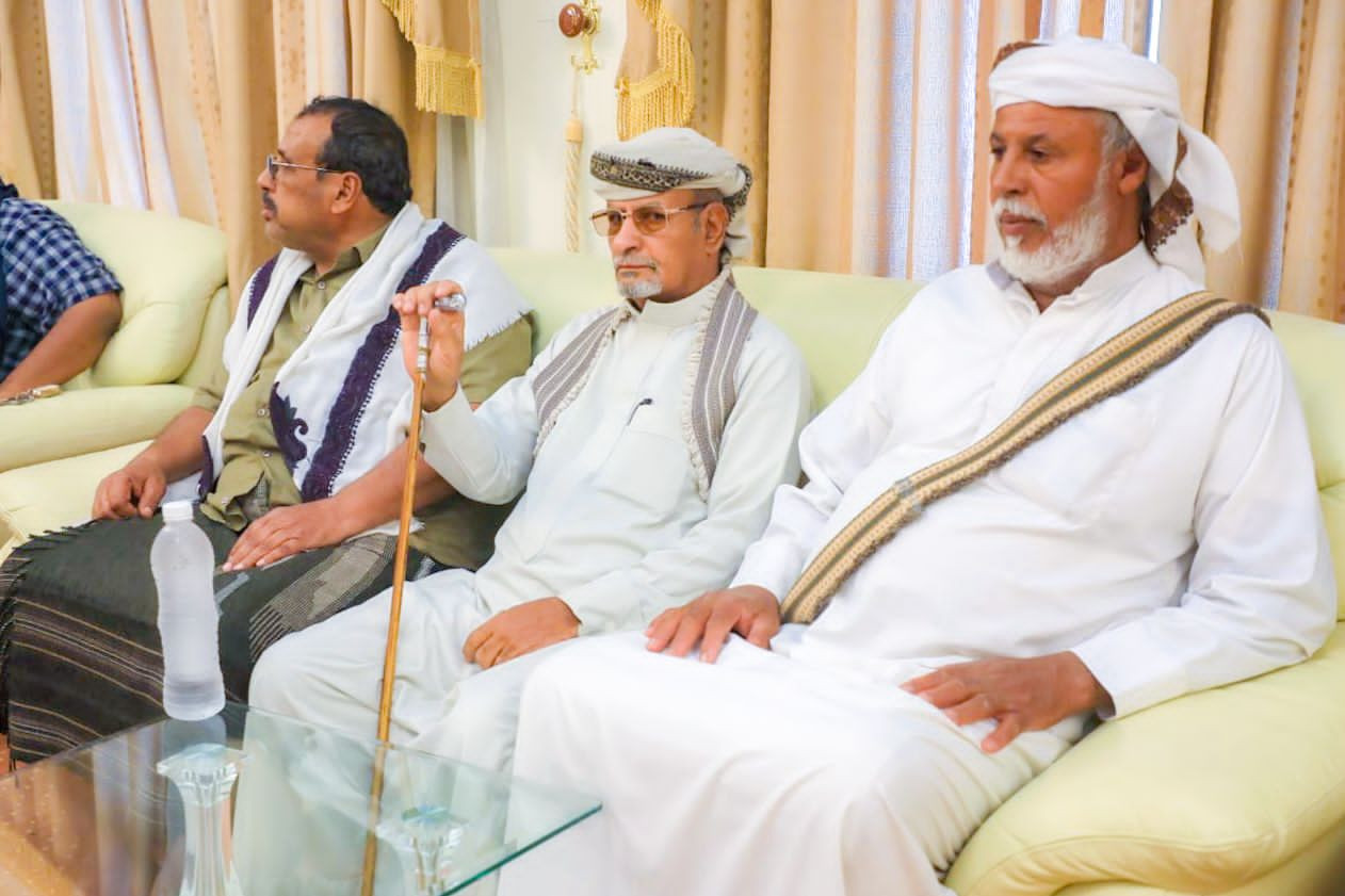 الكثيري يستقبل وفدًا من مقادمة ومشايخ ووجهاء قبيلة بني تميم الكثيري يستقبل وفدًا من مقادمة ومشايخ ووجهاء قبيلة بني تميم