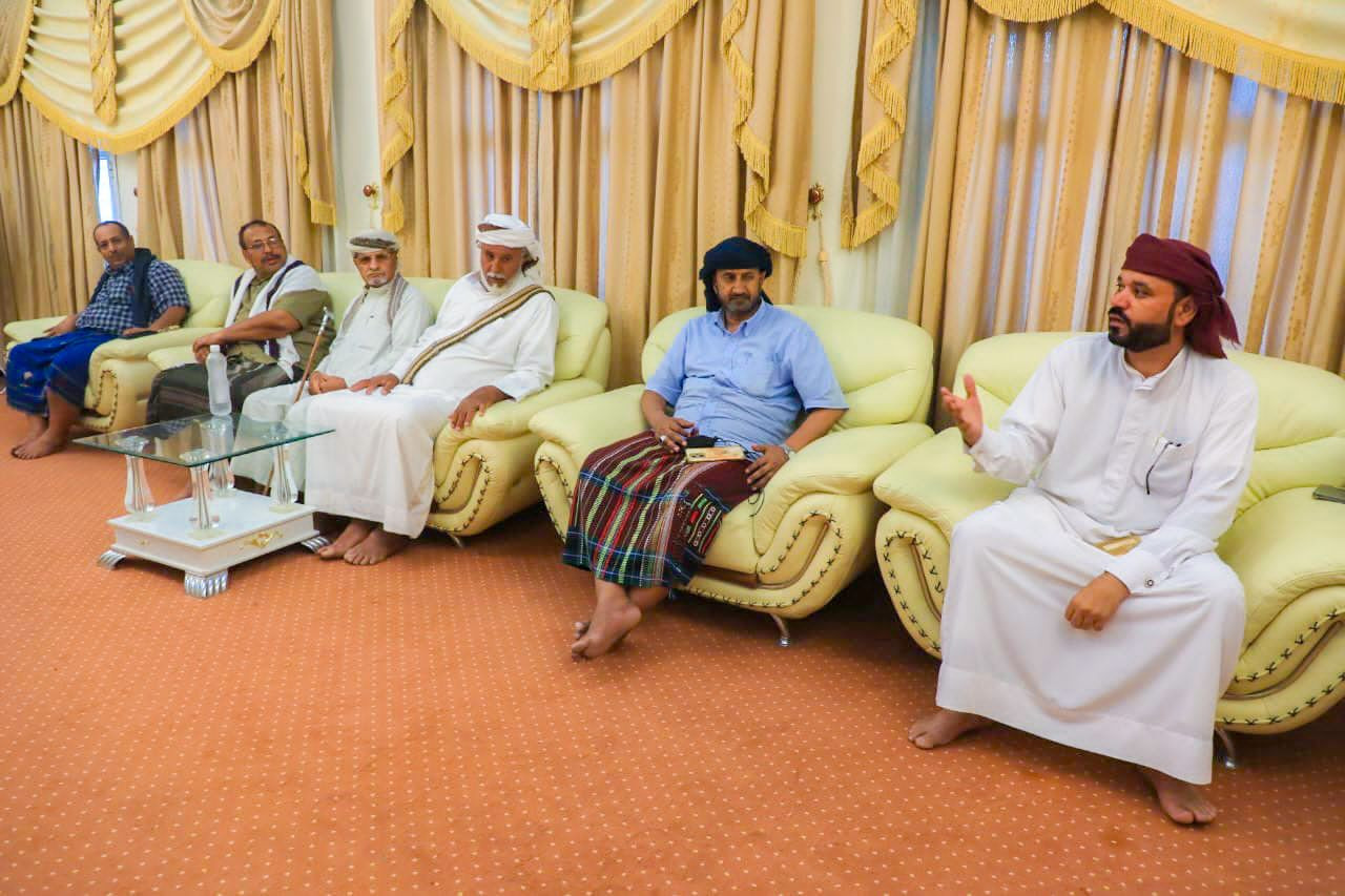 الكثيري يستقبل وفدًا من مقادمة ومشايخ ووجهاء قبيلة بني تميم الكثيري يستقبل وفدًا من مقادمة ومشايخ ووجهاء قبيلة بني تميم