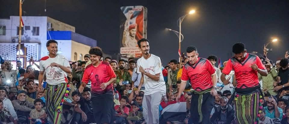 انتقالي العاصمة عدن ينظم فعالية فنية مع توافد المكونات المجتمعية لساحة الاعتصام انتقالي العاصمة عدن ينظم فعالية فنية مع توافد المكونات المجتمعية لساحة الاعتصام