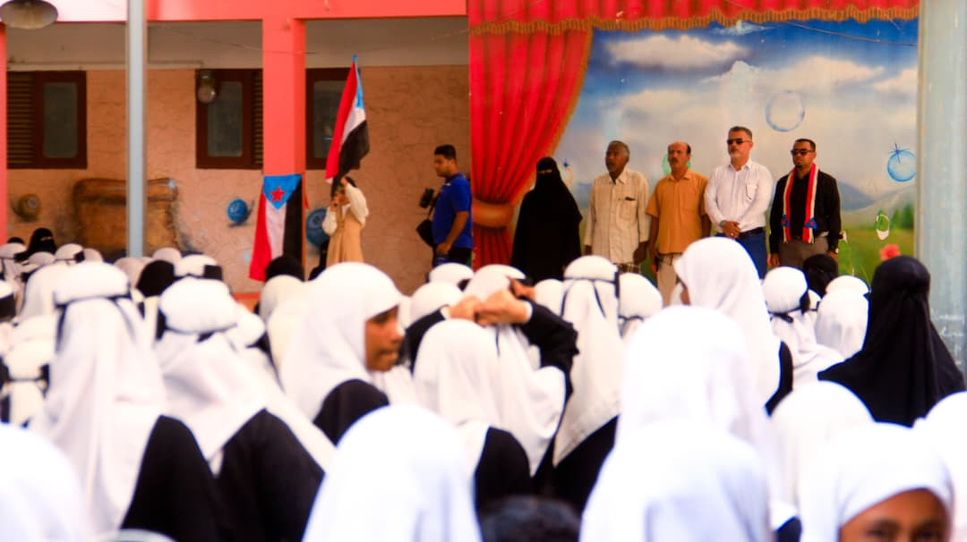 انتقالي حضرموت يدشّن رفع علم دولة الجنوب العربي وترديد النشيد الوطني في مدارس وثانويات المكلا انتقالي حضرموت يدشّن رفع علم دولة الجنوب العربي وترديد النشيد الوطني في مدارس وثانويات المكلا
