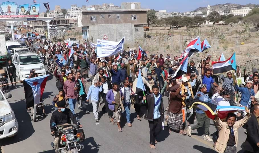 استجابة لدعوة انتقالي الضالع.. اعتصام جماهيري مفتوح للمطالبة بإعلان دولة الجنوب العربي استجابة لدعوة انتقالي الضالع.. اعتصام جماهيري مفتوح للمطالبة بإعلان دولة الجنوب العربي