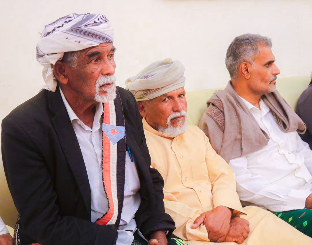 الكثيري يلتقي وفدًا من قبيلة آل باوزير الكثيري يلتقي وفدًا من قبيلة آل باوزير