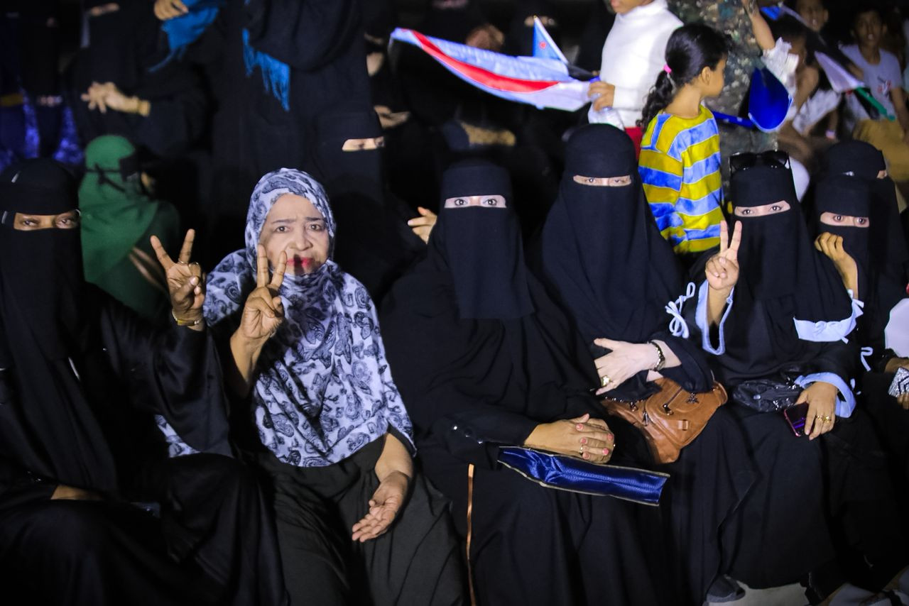 القطاع النسوي بساحة الاعتصام بالمكلا يحيي فعالية جماهيرية ضمن البرنامج التصعيدي المفتوح القطاع النسوي بساحة الاعتصام بالمكلا يحيي فعالية جماهيرية ضمن البرنامج التصعيدي المفتوح