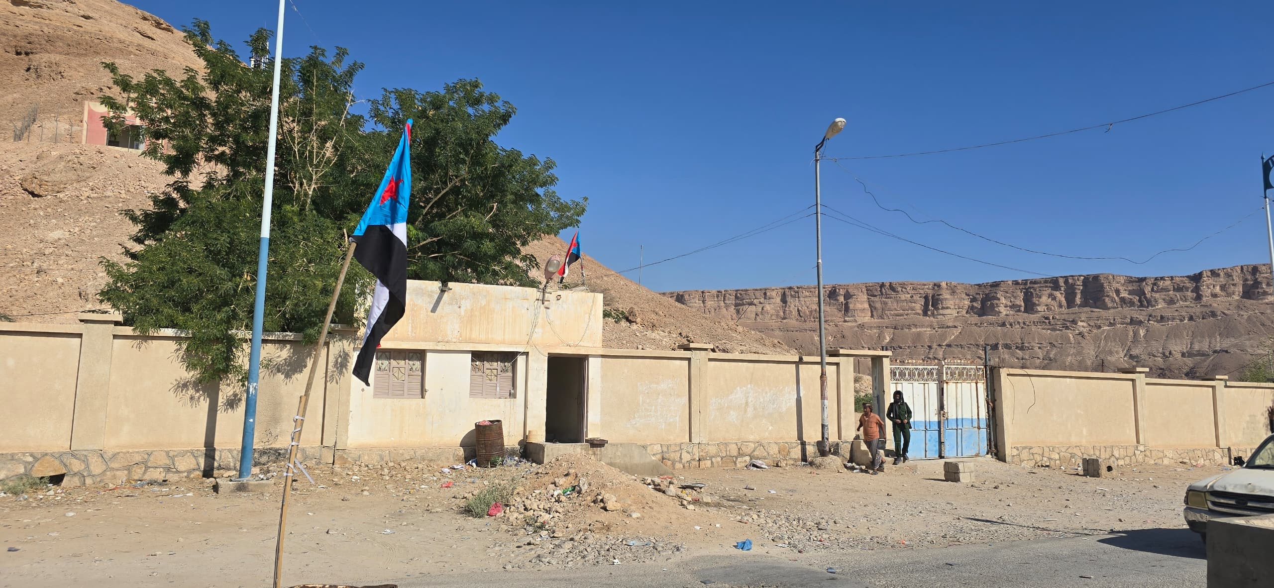 انتقالي السوم ينظم حملة رفع العلم الوطني الجنوبي في المدارس والمباني الحكومية انتقالي السوم ينظم حملة رفع العلم الوطني الجنوبي في المدارس والمباني الحكومية