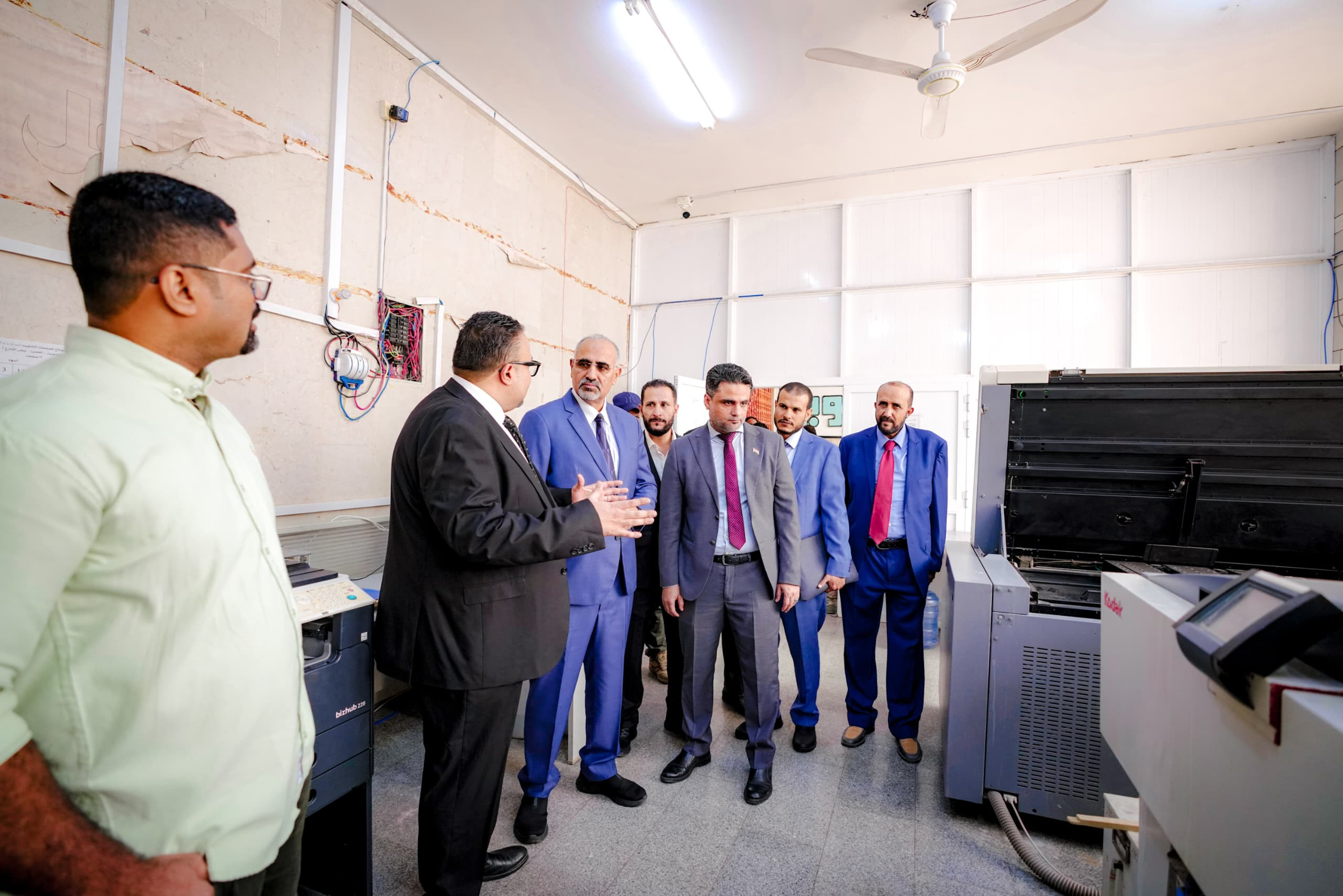 الرئيس الزُبيدي يتفقد سير العمل بوزارة الإعلام والثقافة والسياحة الرئيس الزُبيدي يتفقد سير العمل بوزارة الإعلام والثقافة والسياحة