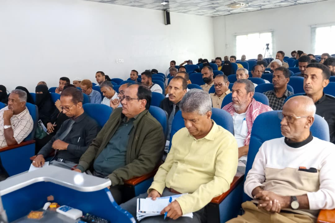 فريق التوجيه والرقابة الرئاسي يعقد لقاءً موسعاً مع الأكاديميين والسياسيين والمثقفين بحضرموت فريق التوجيه والرقابة الرئاسي يعقد لقاءً موسعاً مع الأكاديميين والسياسيين والمثقفين بحضرموت