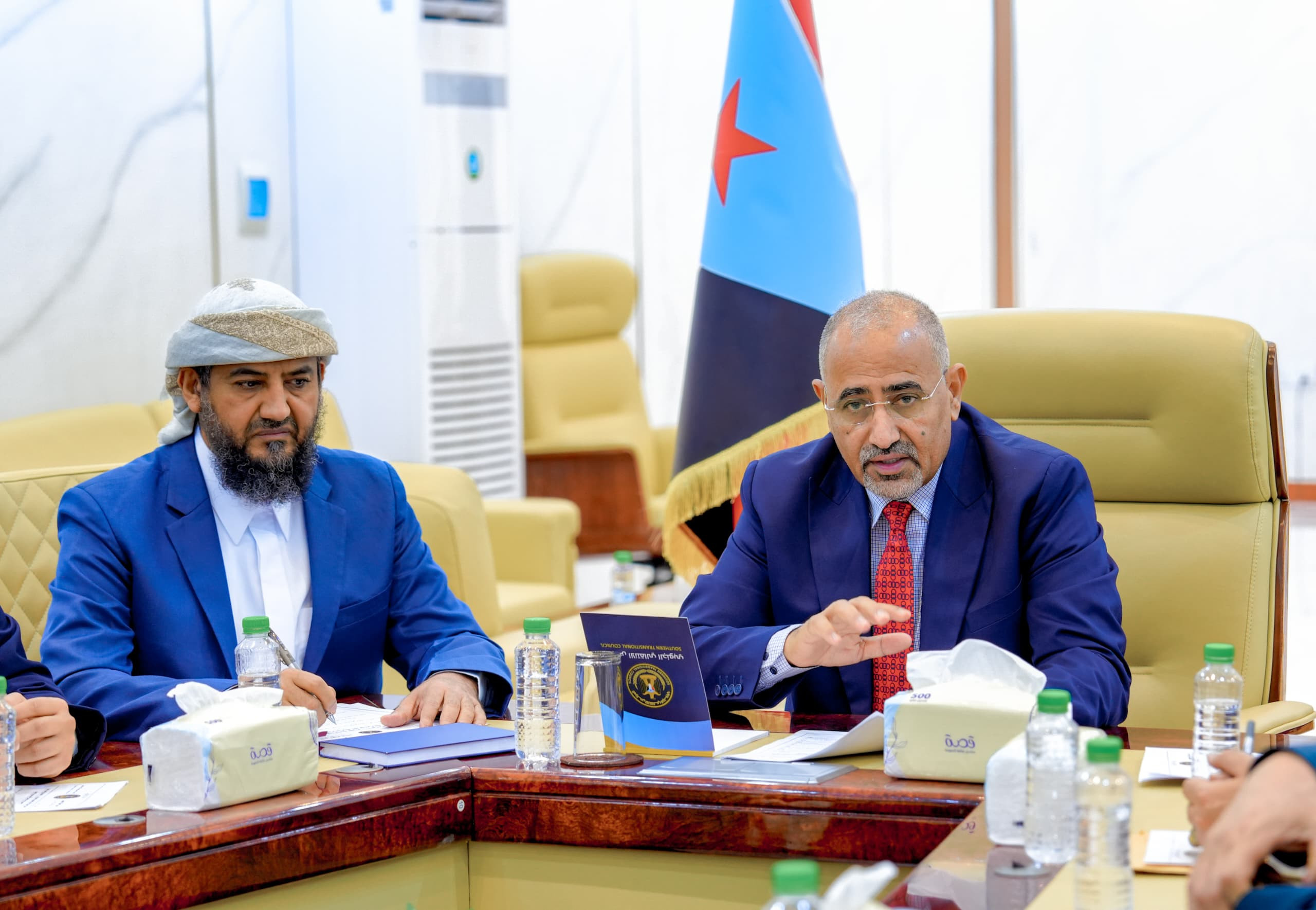 القيادة التنفيذية العليا تشيد بجهود تطبيع الأوضاع بوادي حضرموت والمهرة القيادة التنفيذية العليا تشيد بجهود تطبيع الأوضاع بوادي حضرموت والمهرة