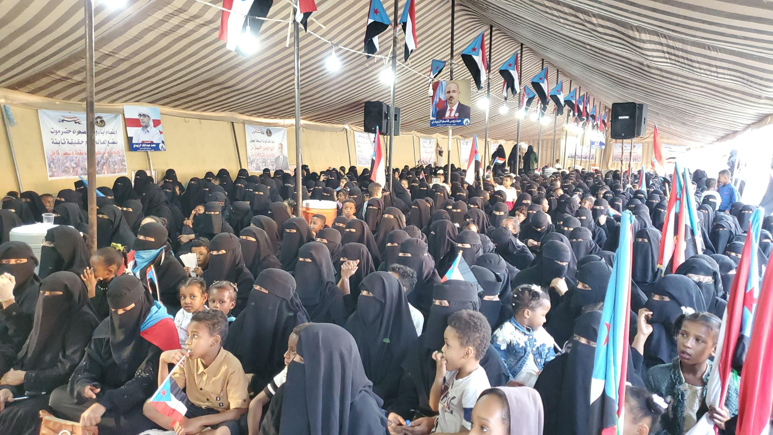 فعالية نسوية حاشدة في ساحة الاعتصام بسيئون تطالب بإعلان دولة الجنوب العربي - فعالية نسوية حاشدة في ساحة الاعتصام بسيئون تطالب بإعلان دولة الجنوب العربي -