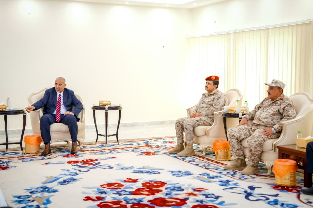 الرئيس الزُبيدي يبحث مع الشيخ البركاني سُبل تضافر الجهود لتعزيز الأمن والاستقرار في المحافظات المحررة الرئيس الزُبيدي يبحث مع الشيخ البركاني سُبل تضافر الجهود لتعزيز الأمن والاستقرار في المحافظات المحررة